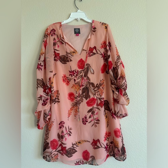 Vince Camuto Dresses & Skirts - Beautiful flower print dress